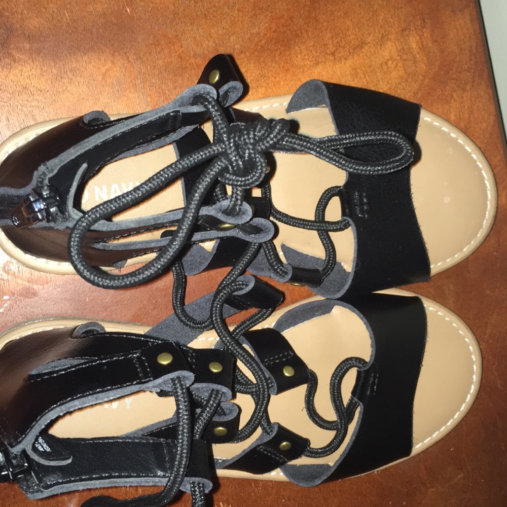 Black sandals!